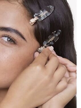 Kitsch Creaseless Hair Clips in Black Terrazzo Pattern